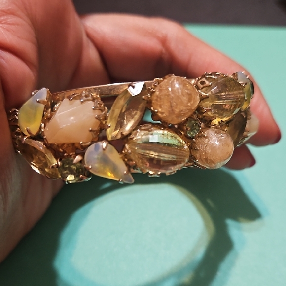 D & E Juliana Jewelry - Vintage D&E Juliana Clamper Pastels